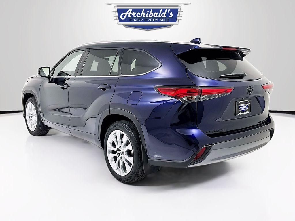 used 2021 Toyota Highlander car, priced at $38,770