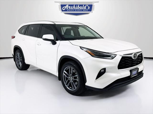 used 2021 Toyota Highlander car, priced at $35,700