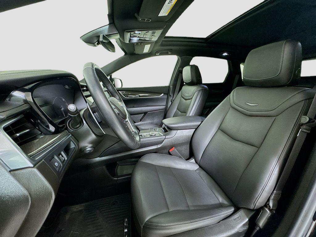 used 2022 Cadillac XT5 car, priced at $39,999