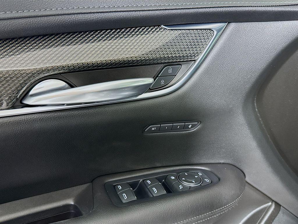 used 2022 Cadillac XT5 car, priced at $39,999