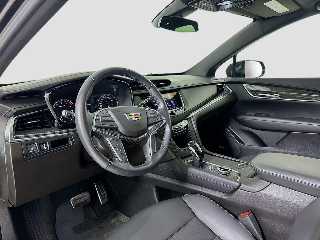 used 2022 Cadillac XT5 car, priced at $39,999