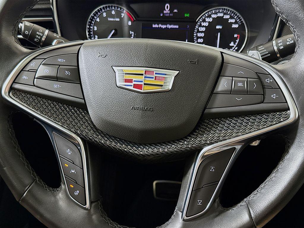 used 2022 Cadillac XT5 car, priced at $39,999