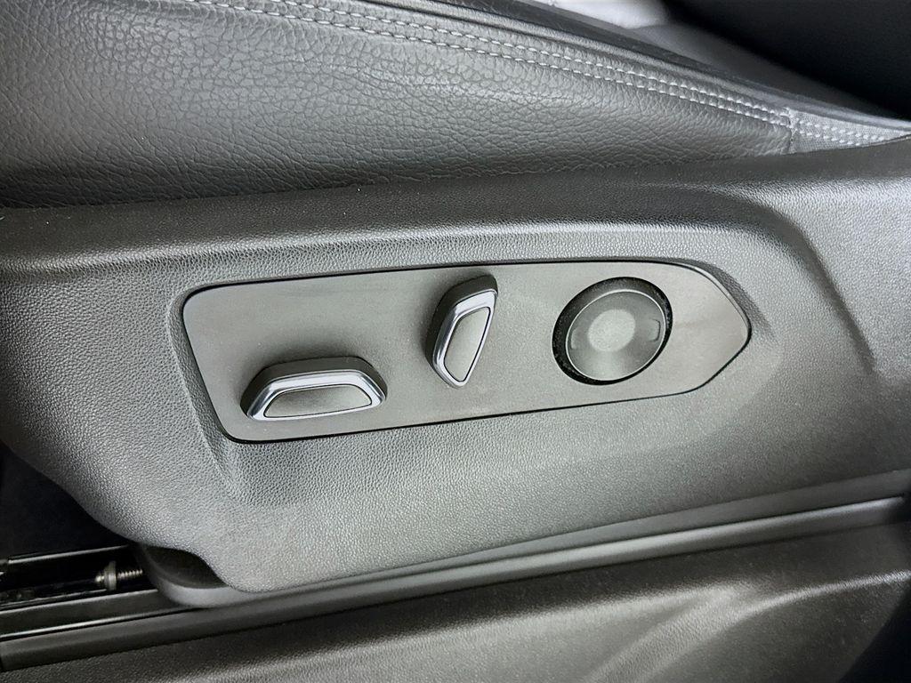 used 2022 GMC Yukon XL car, priced at $61,779