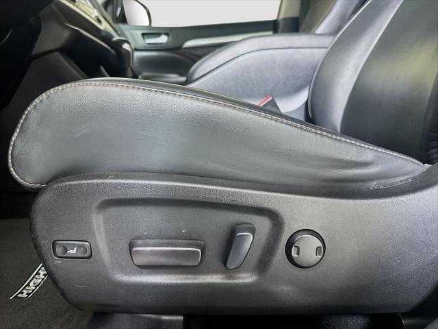 used 2019 Toyota Highlander car, priced at $29,443