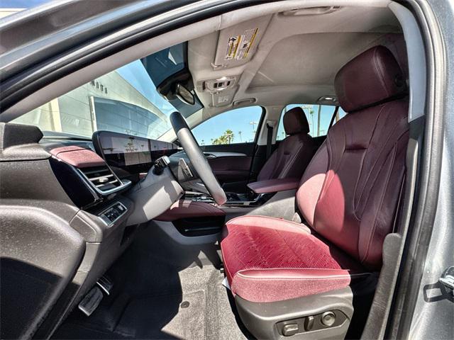 used 2025 Buick Envision car, priced at $39,897