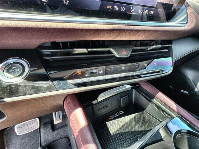 used 2025 Buick Envision car, priced at $39,897