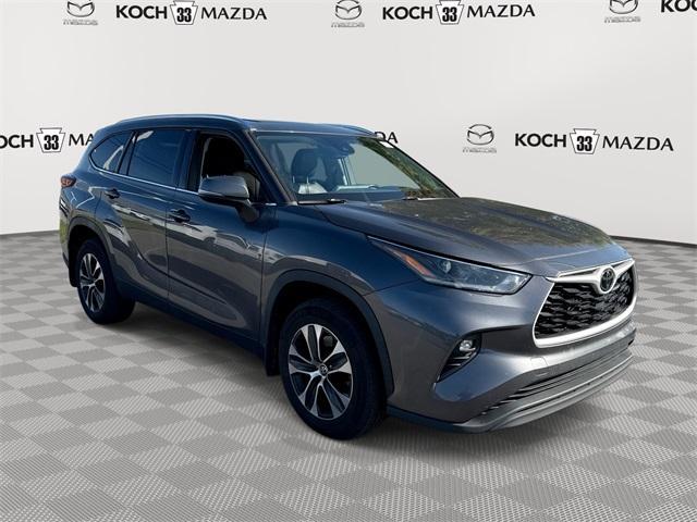 used 2021 Toyota Highlander car, priced at $32,492