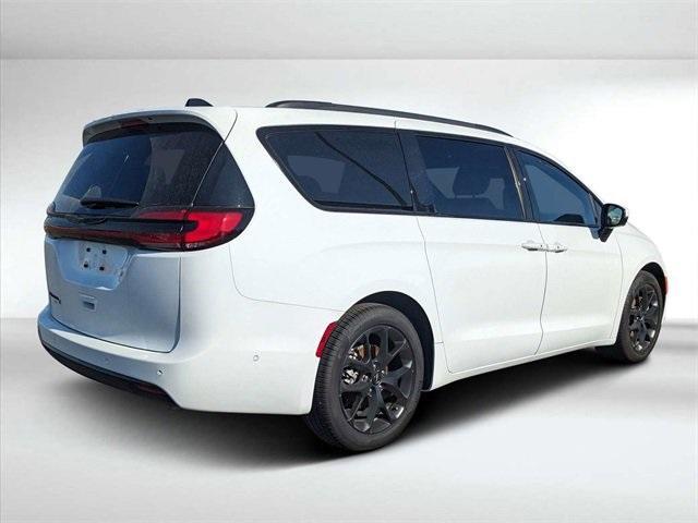 new 2023 Chrysler Pacifica car, priced at $41,556