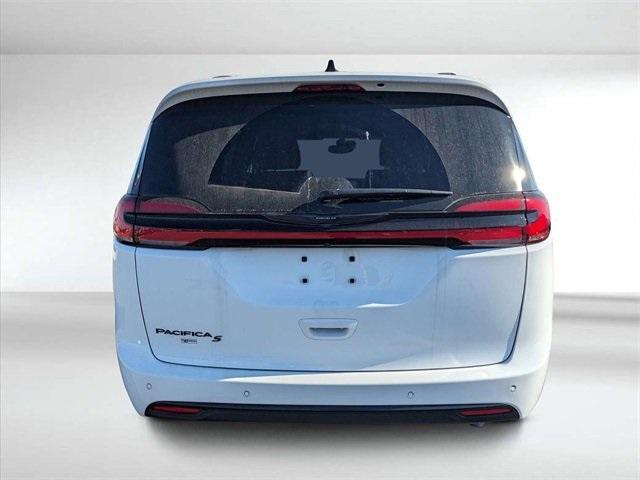 new 2023 Chrysler Pacifica car, priced at $41,556