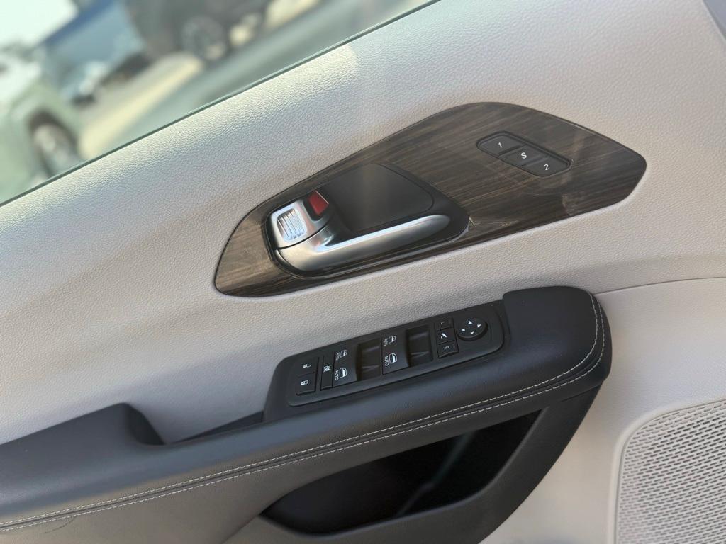 used 2023 Chrysler Pacifica car, priced at $26,909