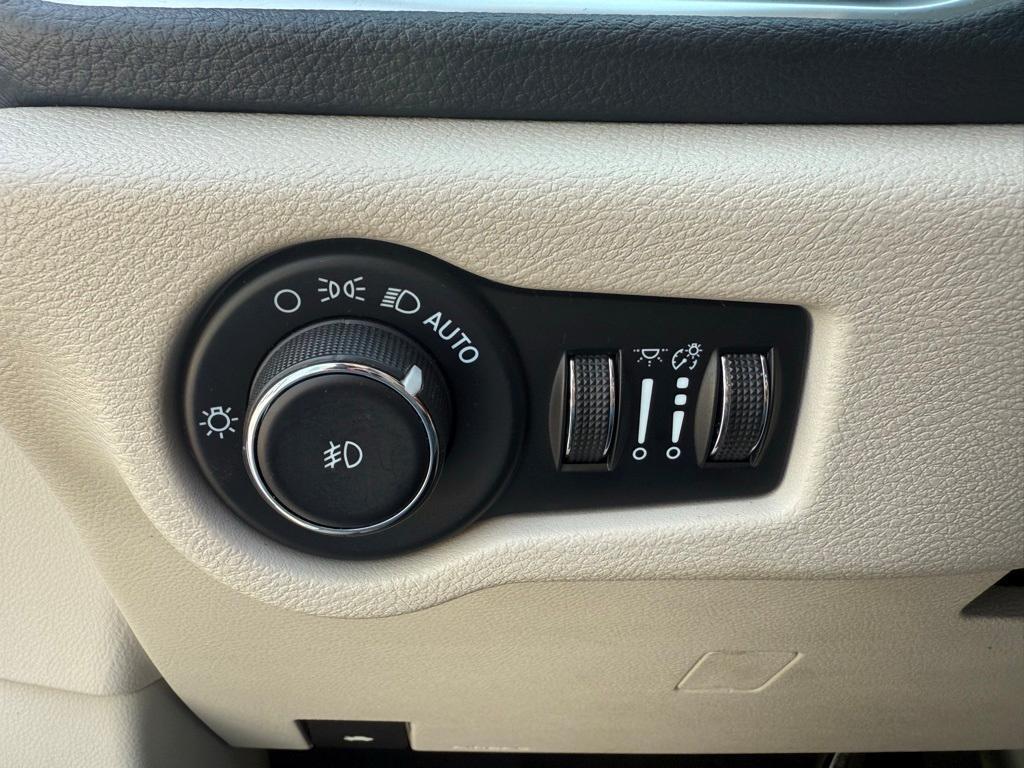 used 2023 Chrysler Pacifica car, priced at $26,909