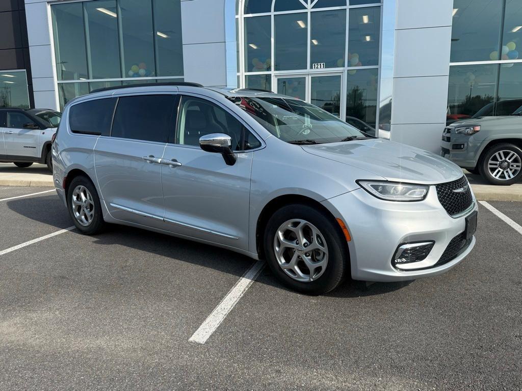 used 2023 Chrysler Pacifica car