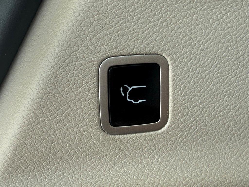 used 2023 Chrysler Pacifica car, priced at $26,909