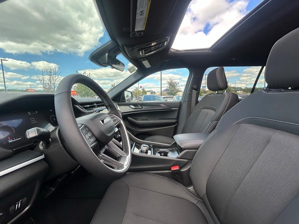 new 2025 Jeep Grand Cherokee L car, priced at $38,377