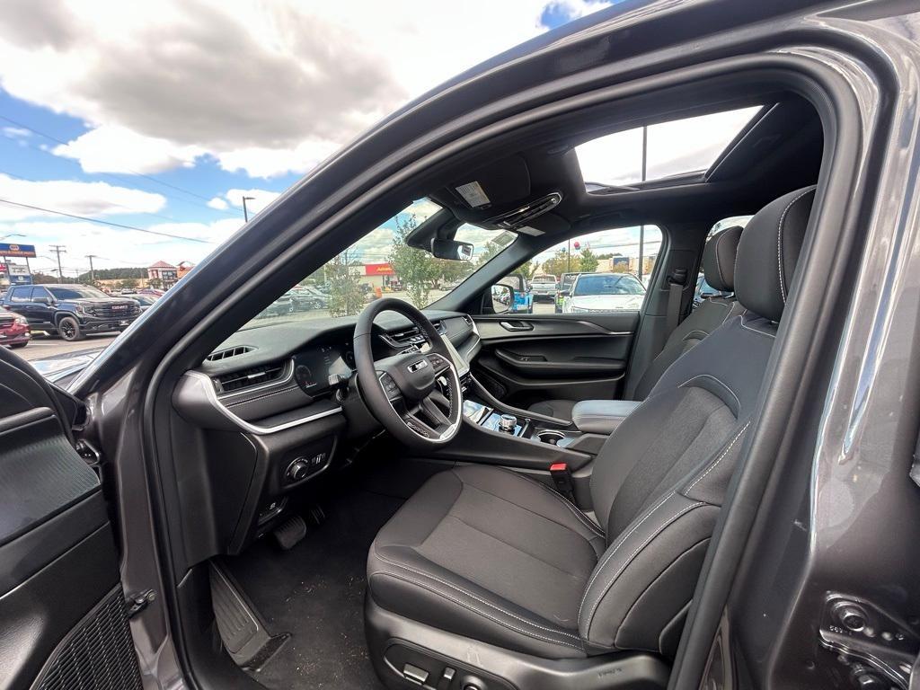 new 2025 Jeep Grand Cherokee L car, priced at $38,377
