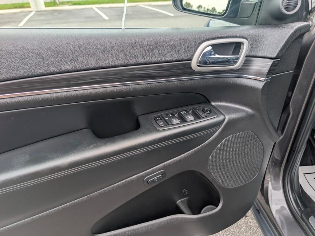 used 2021 Jeep Grand Cherokee car, priced at $25,880