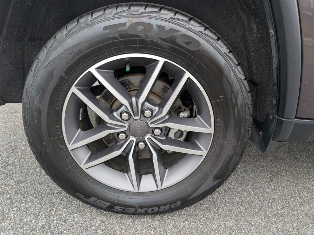 used 2021 Jeep Grand Cherokee car, priced at $25,880