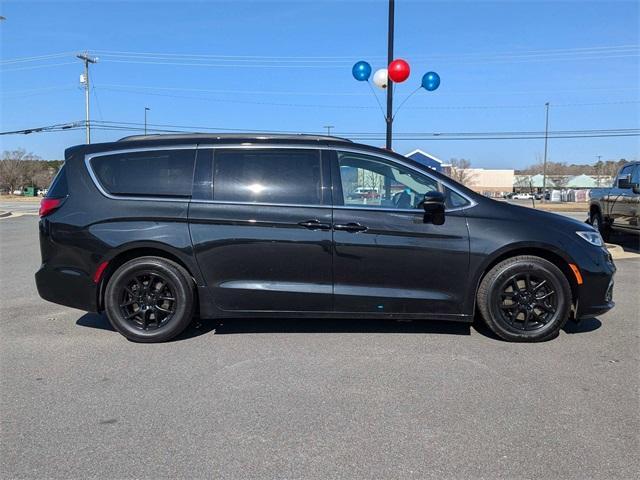 used 2022 Chrysler Pacifica car, priced at $22,000