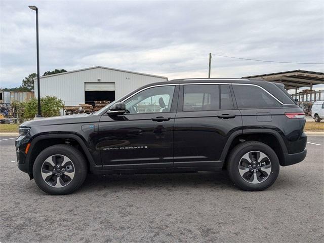 new 2022 Jeep Grand Cherokee 4xe car