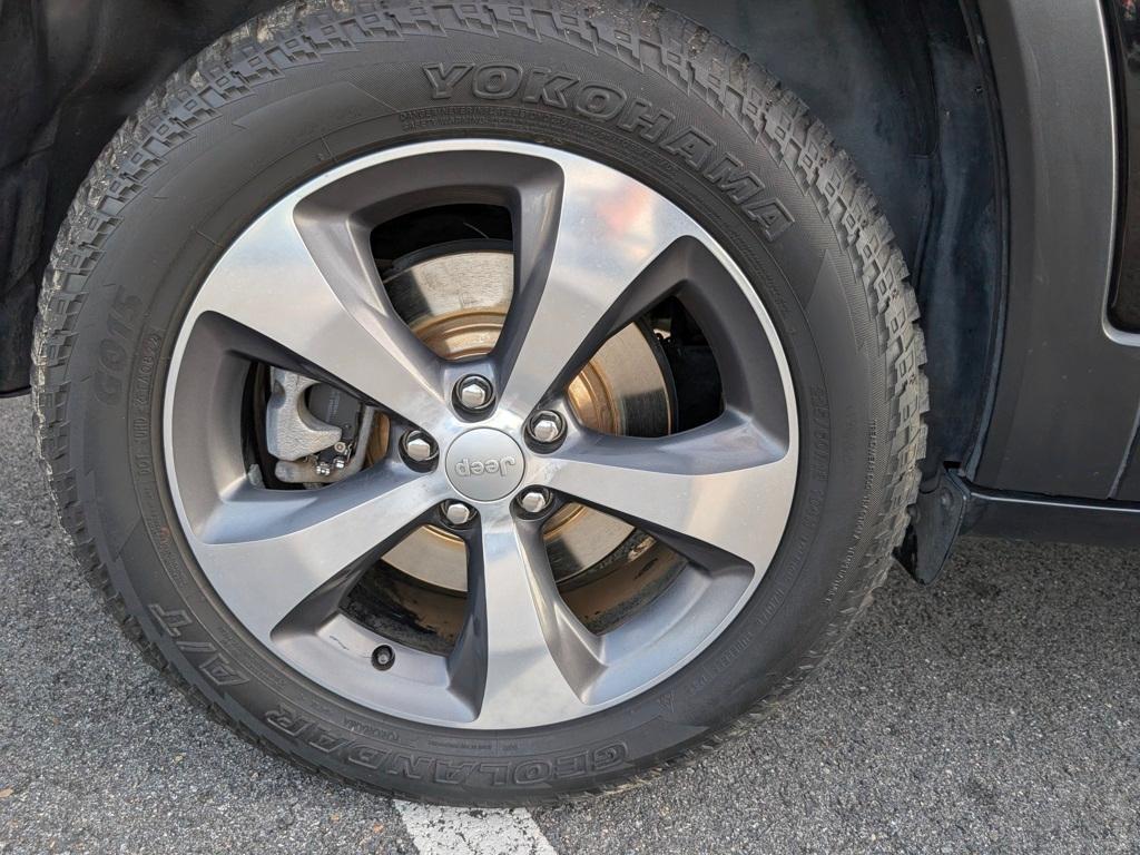 used 2019 Jeep Cherokee car, priced at $18,379