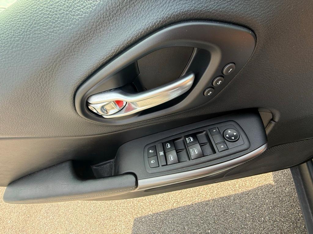 used 2019 Jeep Cherokee car, priced at $19,198
