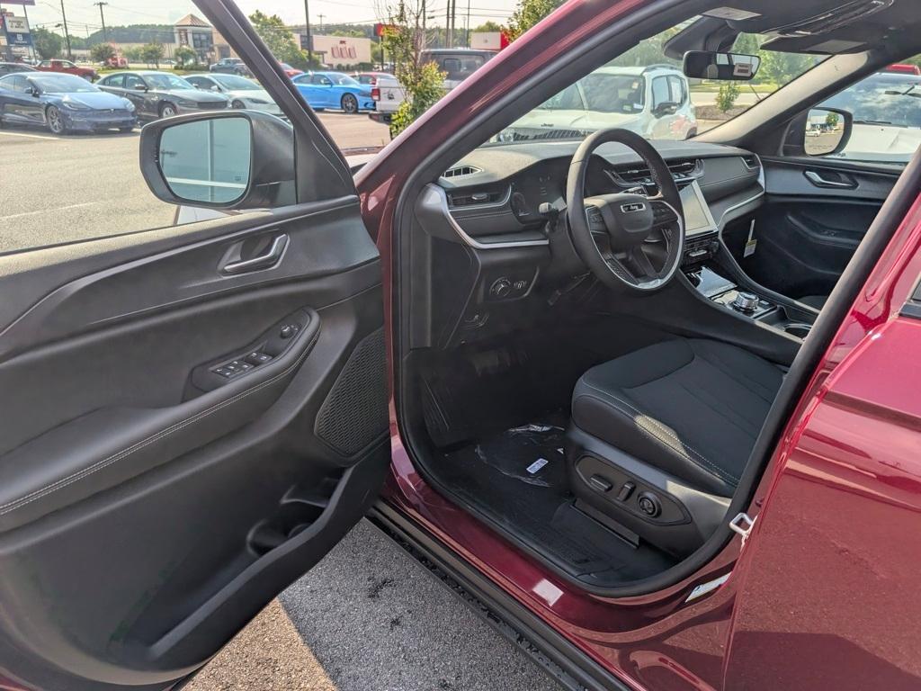 new 2025 Jeep Grand Cherokee L car, priced at $40,325