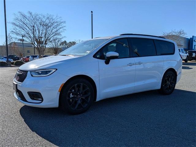 used 2023 Chrysler Pacifica car, priced at $35,877