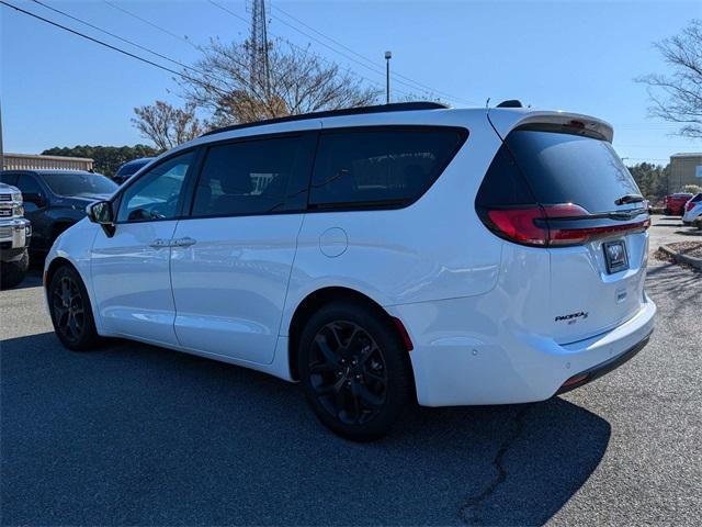 used 2023 Chrysler Pacifica car, priced at $35,877