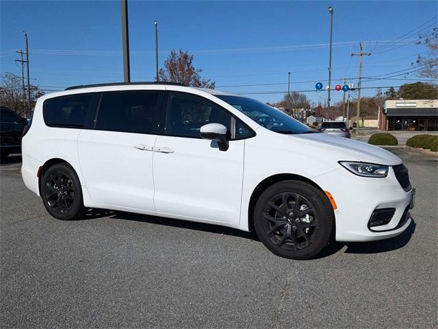 used 2023 Chrysler Pacifica car, priced at $35,877