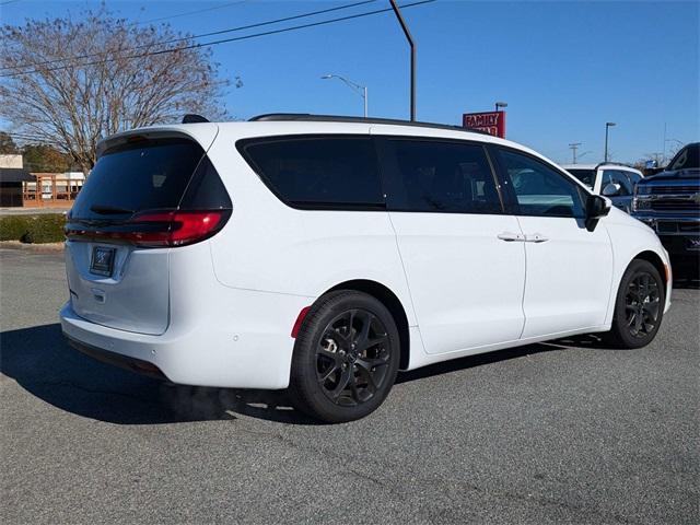 used 2023 Chrysler Pacifica car, priced at $35,877