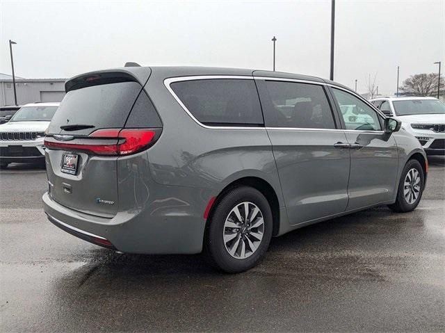 used 2022 Chrysler Pacifica Hybrid car, priced at $30,000