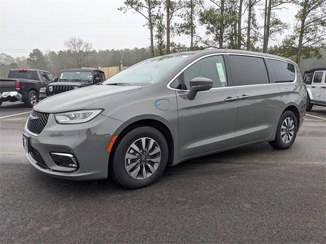 used 2022 Chrysler Pacifica Hybrid car, priced at $30,000