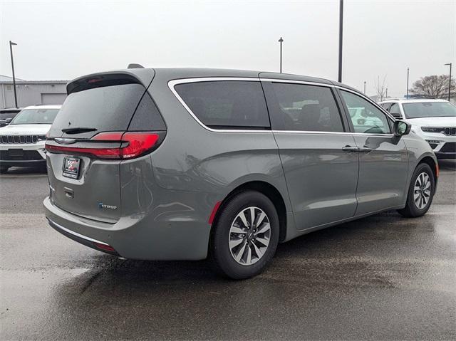 used 2022 Chrysler Pacifica Hybrid car, priced at $44,220