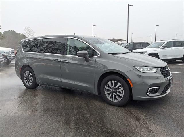 used 2022 Chrysler Pacifica Hybrid car, priced at $44,220