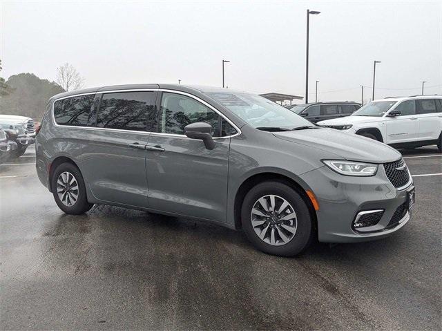 used 2022 Chrysler Pacifica Hybrid car, priced at $30,000