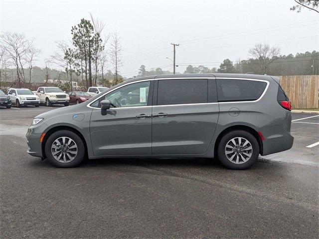 used 2022 Chrysler Pacifica Hybrid car, priced at $30,000