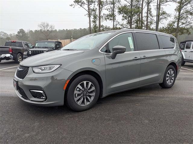 used 2022 Chrysler Pacifica Hybrid car, priced at $44,220