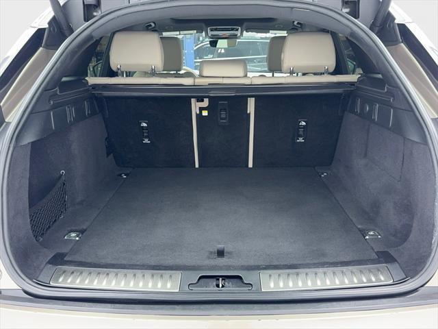 used 2022 Land Rover Range Rover Velar car, priced at $36,990