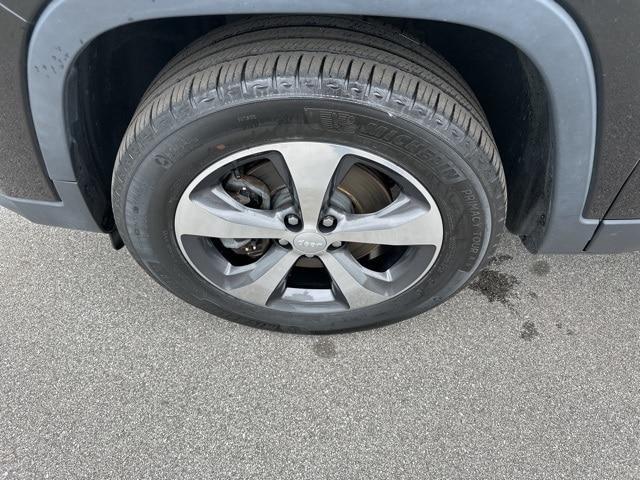 used 2019 Jeep Cherokee car, priced at $18,046