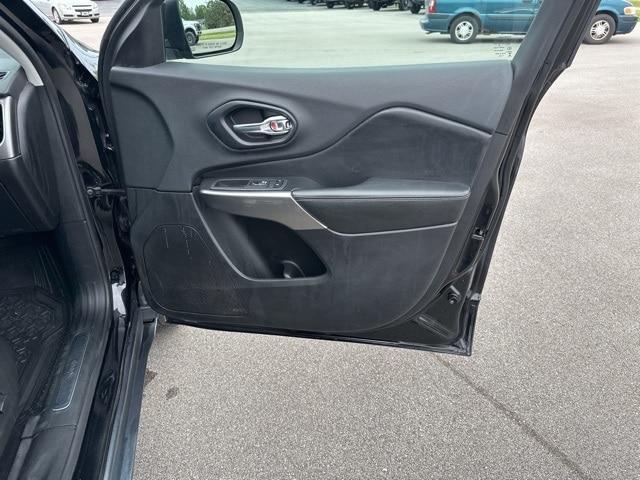 used 2019 Jeep Cherokee car, priced at $18,046