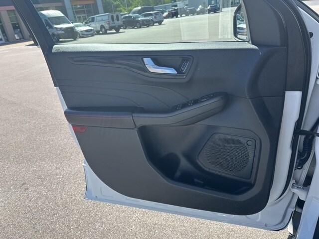 used 2023 Ford Escape car, priced at $25,914