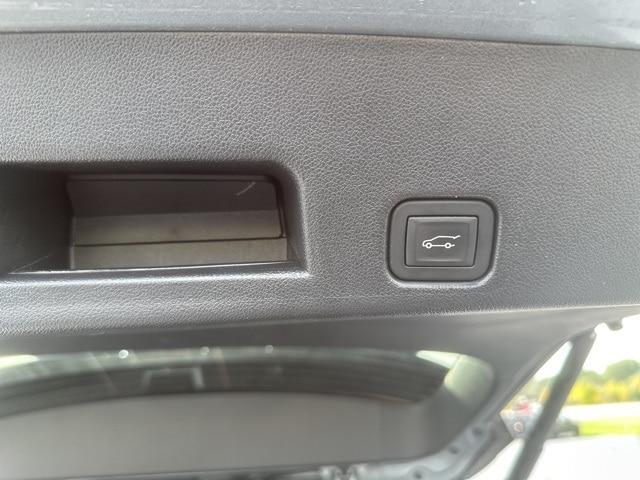 used 2025 Chevrolet Traverse car, priced at $53,197