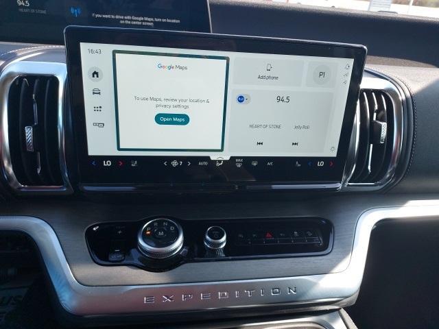 new 2025 Ford Expedition car, priced at $73,262