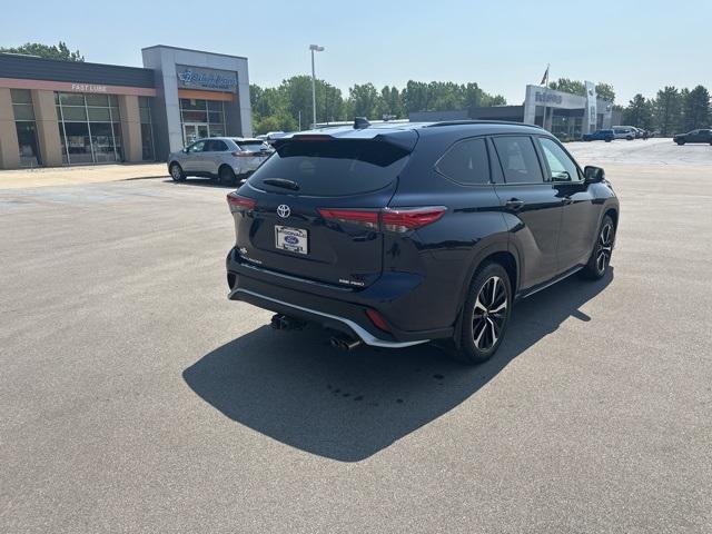 used 2022 Toyota Highlander car, priced at $39,403