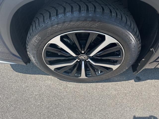 used 2022 Toyota Highlander car, priced at $39,403