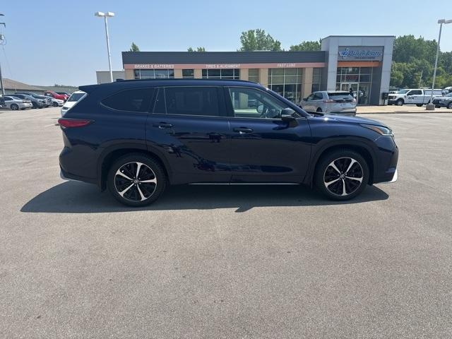 used 2022 Toyota Highlander car, priced at $39,403