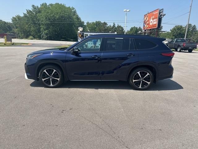 used 2022 Toyota Highlander car, priced at $34,602