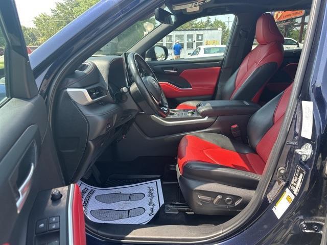 used 2022 Toyota Highlander car, priced at $39,403