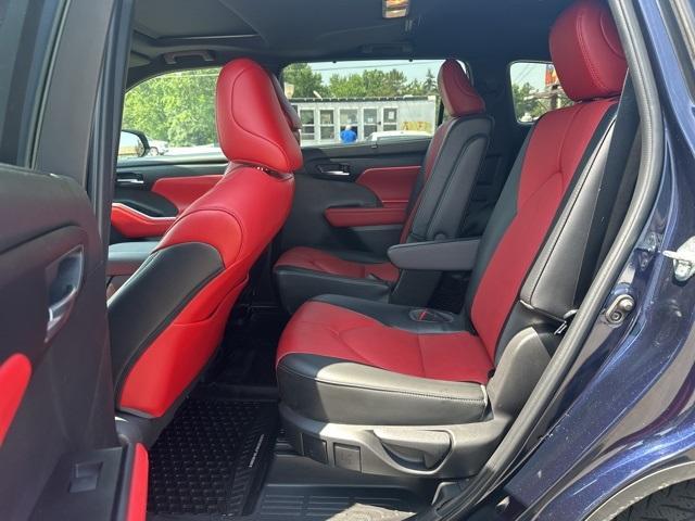 used 2022 Toyota Highlander car, priced at $39,403