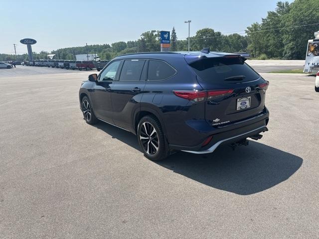used 2022 Toyota Highlander car, priced at $39,403